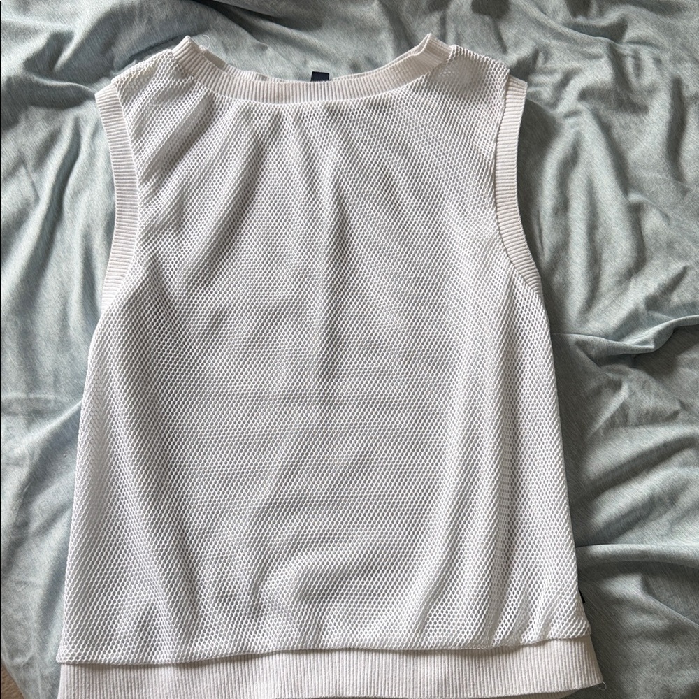 Elegant White Sleeveless Knit Top